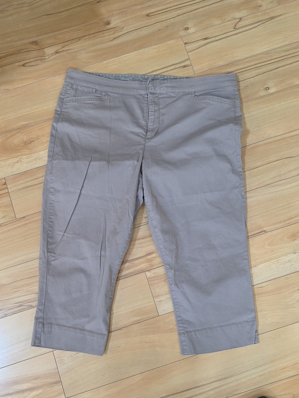 Bandolino "maureen" Light Brown Tan Khaki Capri Pants Size 16